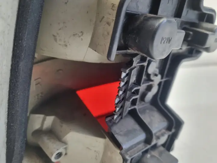 Opel Vectra A sedan 88-92r TYLNIA TYLNA LAMPA PRAWA prawy tył