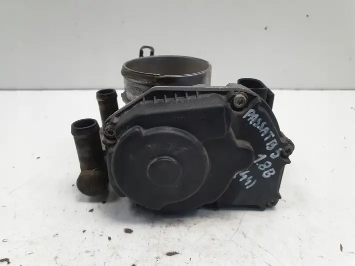 VW Passat B5 1.8 20V PRZEPUSTNICA 058133063H