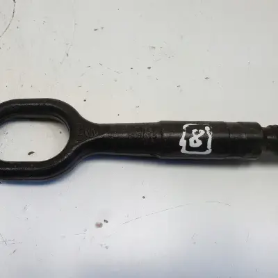 Audi A4 A6 A7 Q5 UCHO HOLOWNICZE Wkrętka hak 8K0805615