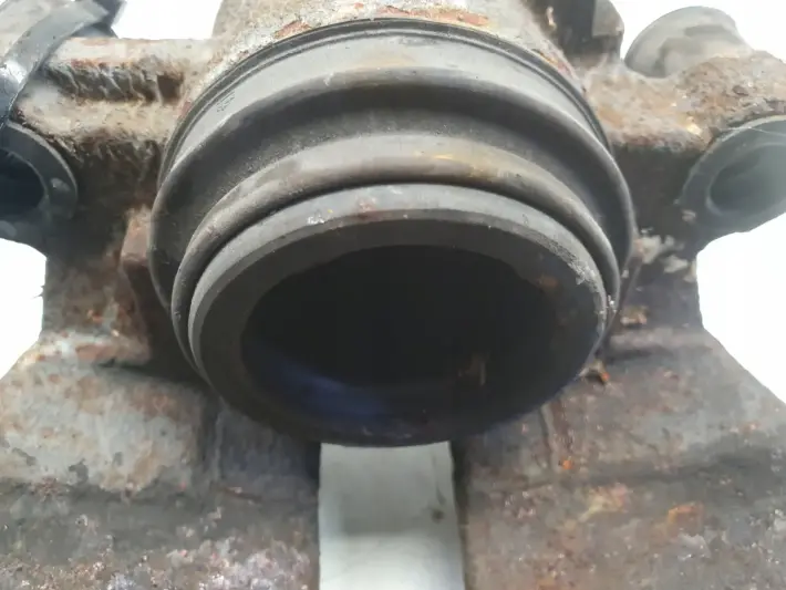 Volvo S60 II V60 I PRZEDNI ZACISK HAMULCOWY prawy przód pasażera 31471664