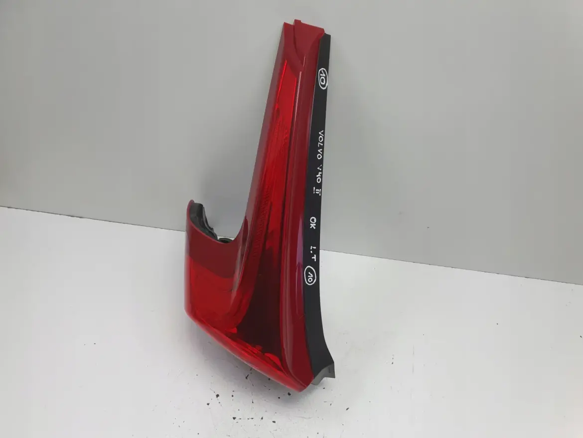 Volvo V40 II 12-16r TYLNIA TYLNA LAMPA LEWA lewy tył EUROPA 31283339