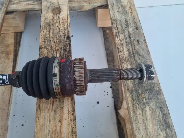 Nissan Juke 1.6 T turbo PRAWA TYLNA PÓŁOŚ półośka prawy tył Automat