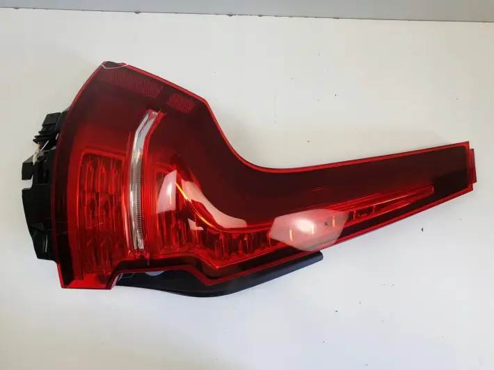 Volvo V60 II 18-24r TYLNIA TYLNA LAMPA LEWA lewy tył 32291358