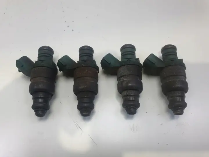 VW Golf IV 1.6 8V WTRYSKIWACZ wtrysk 037906031AL