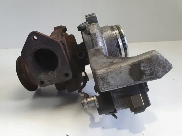 BMW E87 E90 E91 2.0 D N47 TURBOSPRĘŻARKA turbo 7800594