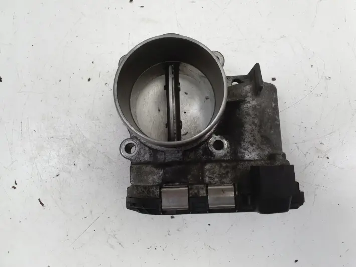 Volvo V70 III XC70 II 2.4 D5 PRZEPUSTNICA 31216665