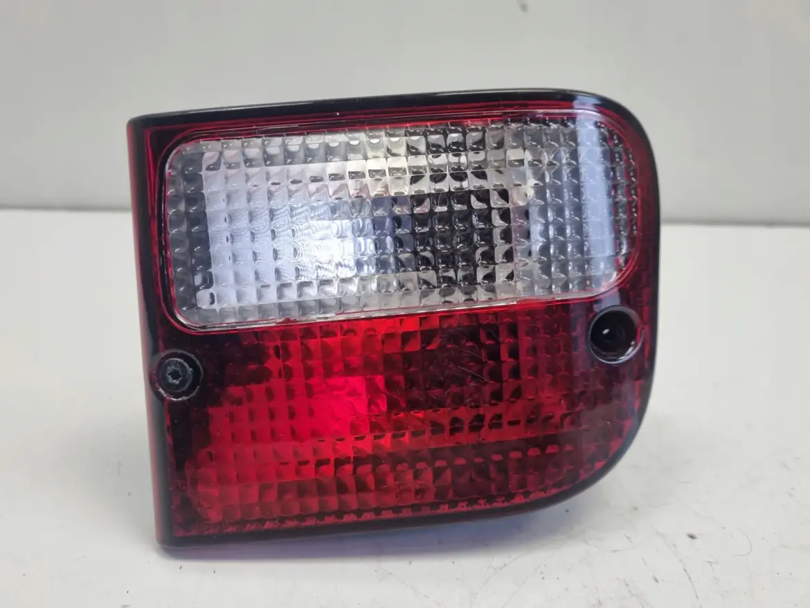 Land Rover Freelander LIFT 03- TYLNIA TYLNA LAMPA PRAWA prawy tył dolna DÓŁ
