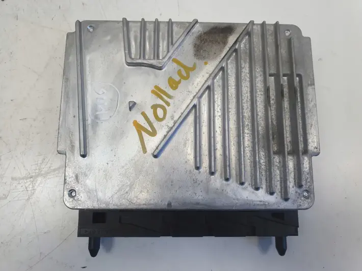 Volvo V70 II 2.4 BENZYNA KOMPUTER SILNIKA sterownik 30684877 079700-9540
