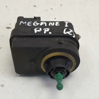 Renault Megane I PRAWY SILNICZEK REGULACJI LAMPY