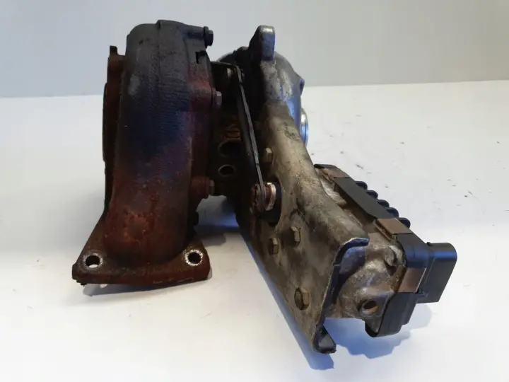 Volvo V70 II XC70 XC90 2.4 D5 TURBOSPRĘŻARKA turbo 30757080