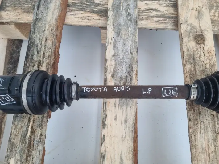 Toyota Auris I 1.6 VVTI LEWA PRZEDNIA PÓŁOŚ półośka lewy przód