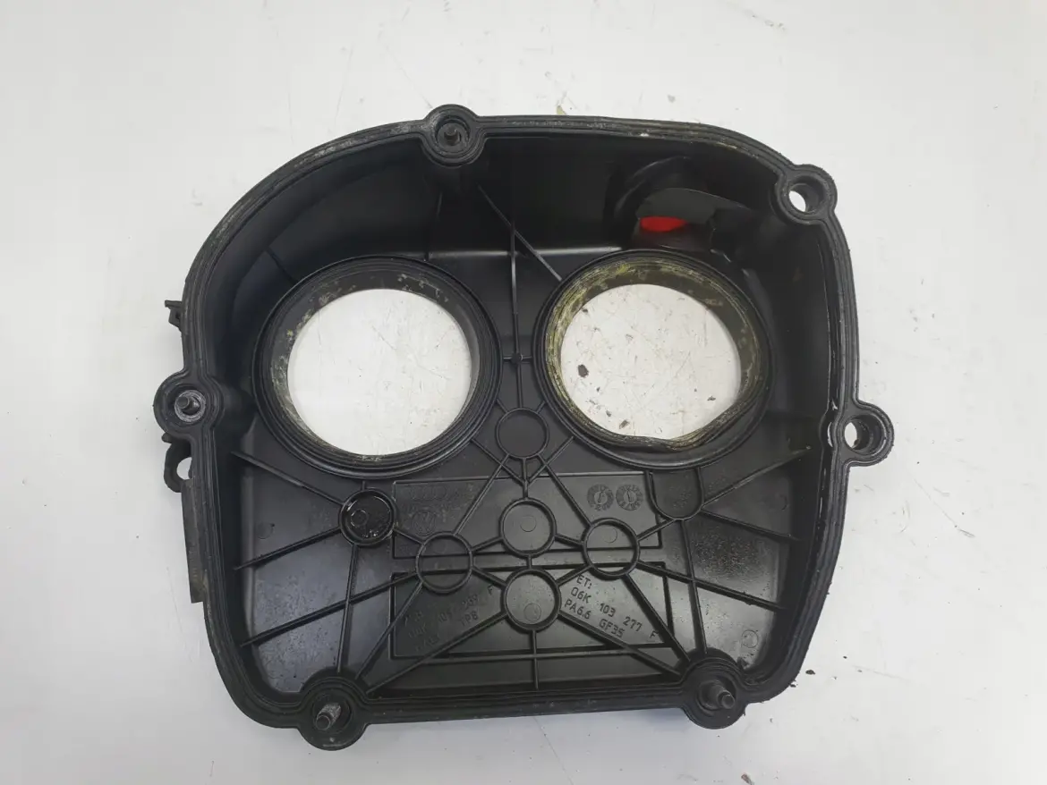 Audi A4 B9 2.0 TFSI OSŁONA ROZRZĄDU obudowa 06K103277F