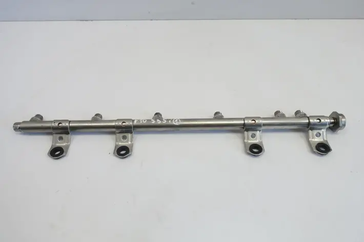 BMW F10 535 3.0 i LISTWA WTRYSKOWA 7628049