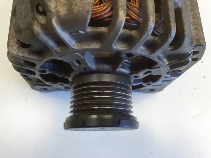 Opel Vivaro 1.9 DCI ALTERNATOR VALEO