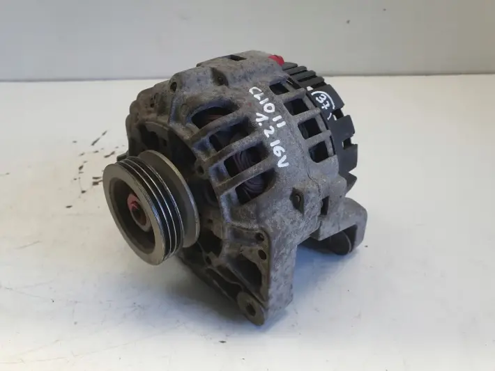 Renault Clio II 1.2 16V ALTERNATOR 8200660044 valeo