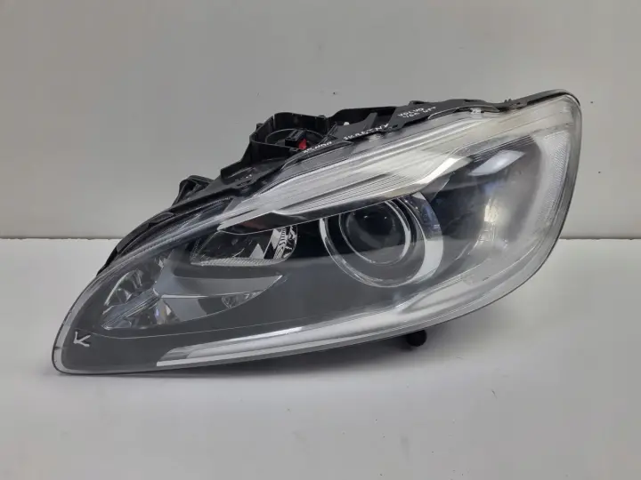 Volvo V60 S60 II LIFT PRZEDNIA LAMPA LEWA lewy przód XENON SKRĘTNY 31395902