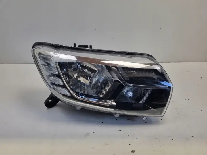 Dacia Sandero II LIFT 12-20r PRZEDNIA LAMPA PRAWA PRAWY PRZÓD 260105925R