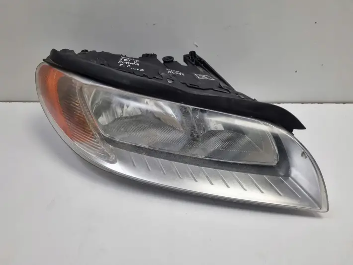 Volvo S80 II 06-16r PRZEDNIA LAMPA PRAWA PRAWY PRZÓD