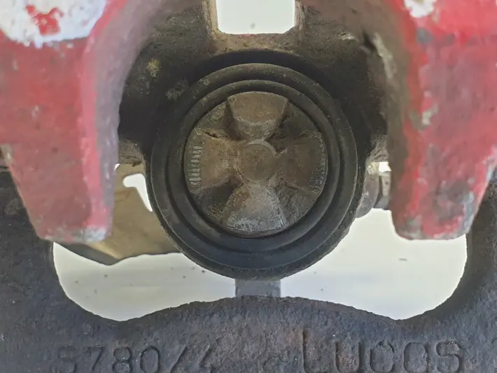 VW Golf IV PRAWY ZACISK HAMULCOWY tył PASAŻERA