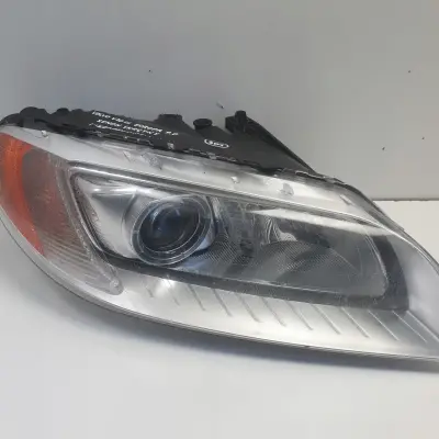 Volvo S80 II V70 III 06-16r PRZEDNIA LAMPA PRAWA PRAWY PRZÓD skręt 31353533