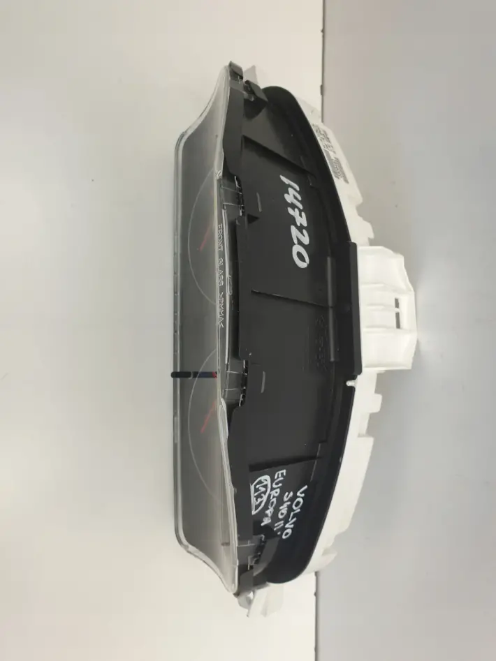 Volvo V50 1.8 16v LICZNIK ZEGARY europa 31254775