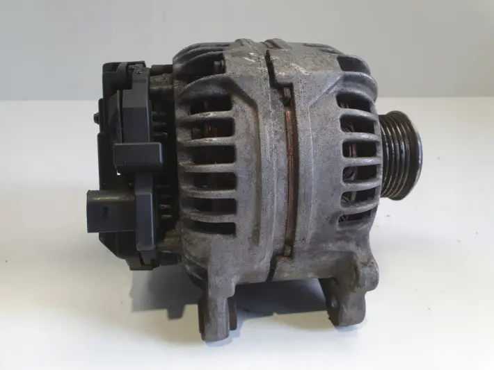 VW Golf V 1.9 TDI ALTERNATOR bosch