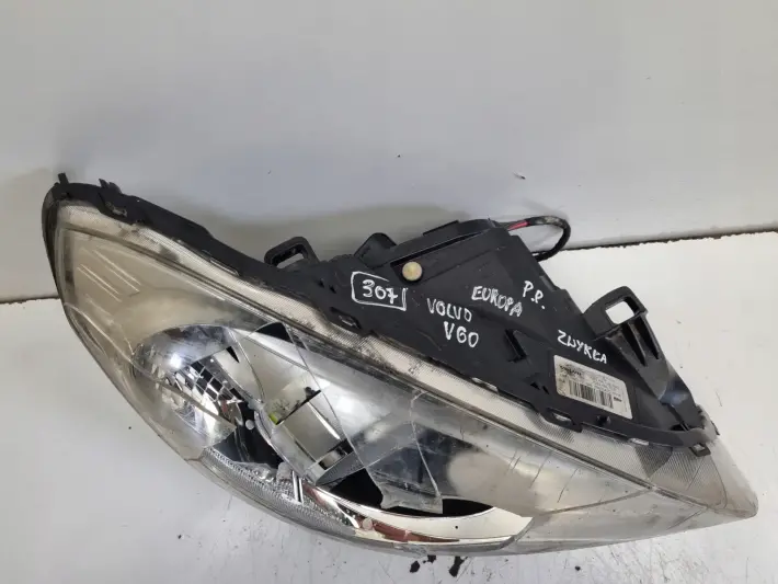 Volvo S60 II V60 10-13r PRZEDNIA LAMPA PRAWA PRAWY PRZÓD europa 31299995