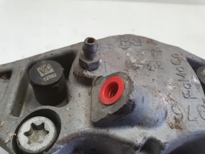 Volvo V40 II PRZEDNI ZACISK HAMULCOWY prawy przód PASAŻERA P.P 976