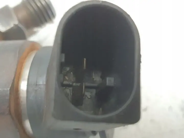 BMW E87 E90 E91 2.0 D WTRYSKIWACZ wtrysk 0445110289