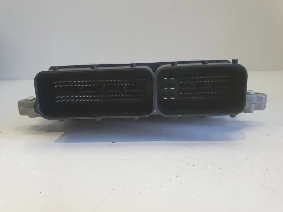 Volvo V40 II 2.0 D3 STEROWNIK SILNIKA komputer 31336983 0281018414