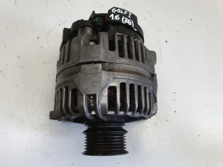 VW Golf V 1.6 8V ALTERNATOR 06A903026B bosch 70A