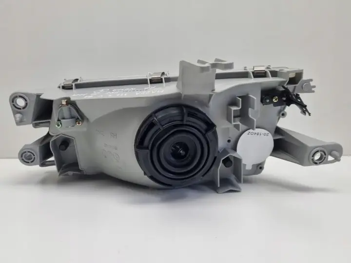 Mazda 323S 323 S V BA 94-98r PRZEDNIA LAMPA PRAWA PRAWY PRZÓD nowa