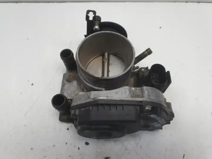 VW Passat B5 1.8 20V PRZEPUSTNICA 058133063H