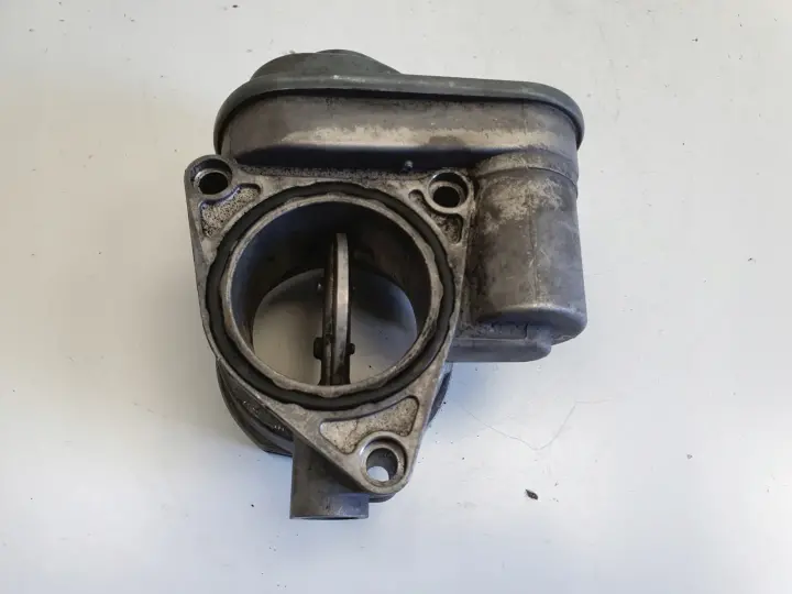 VW Golf V 2.0 TDI PRZEPUSTNICA 038128063G