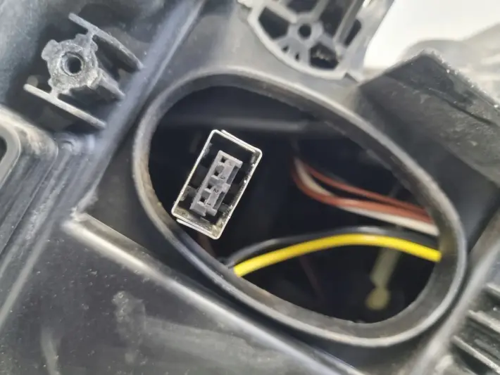 Volvo S80 II V70 III 06-16r PRZEDNIA LAMPA PRAWA PRAWY PRZÓD skręt 31283916