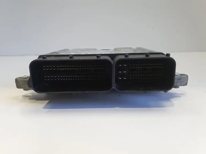 Volvo V40 II 2.0 D3 STEROWNIK SILNIKA komputer 31336983 0281018414