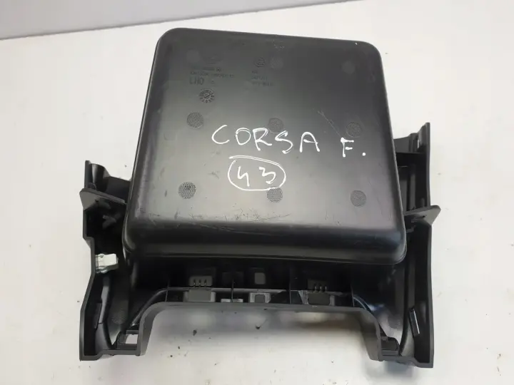 Opel Corsa F SCHOWEJKK TUNELU ŚRODKOWEGO