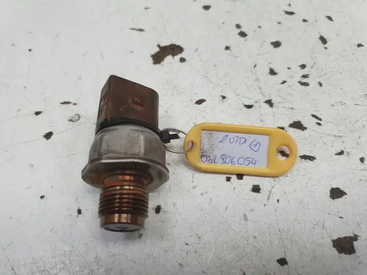 VW Passat B7 2.0 TDI CZUJNIK PALIWA Zawór 057130764AB