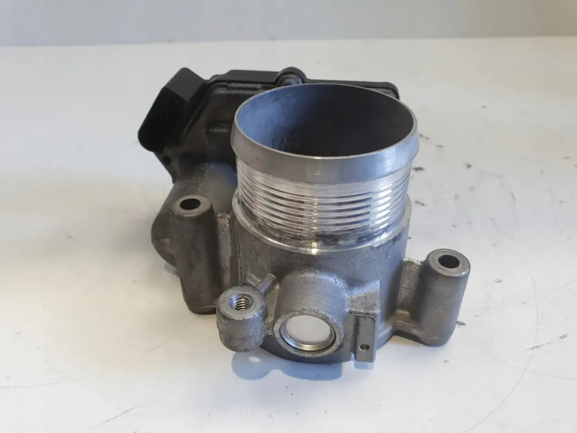 VW Passat B6 2.0 TDI PRZEPUSTNICA 03L128063AF