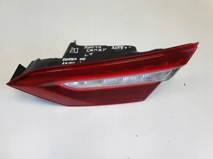 Toyota CAMRY VIII 8 2019r LED TYLNIA TYLNA LAMPA LEWA lewy tył