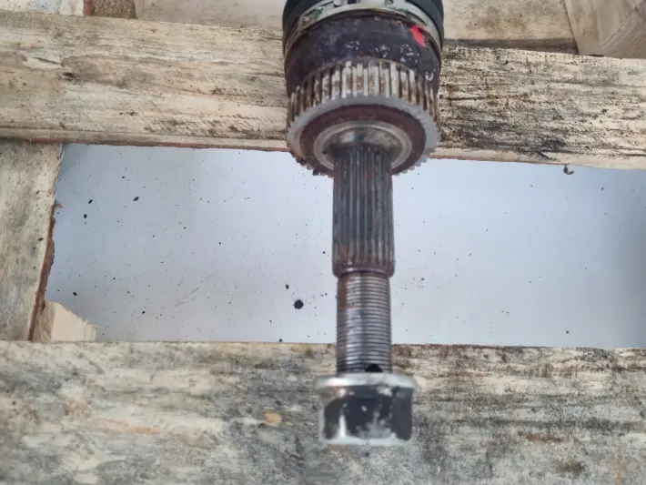 Nissan Juke 1.6 T turbo PRAWA TYLNA PÓŁOŚ półośka prawy tył Automat