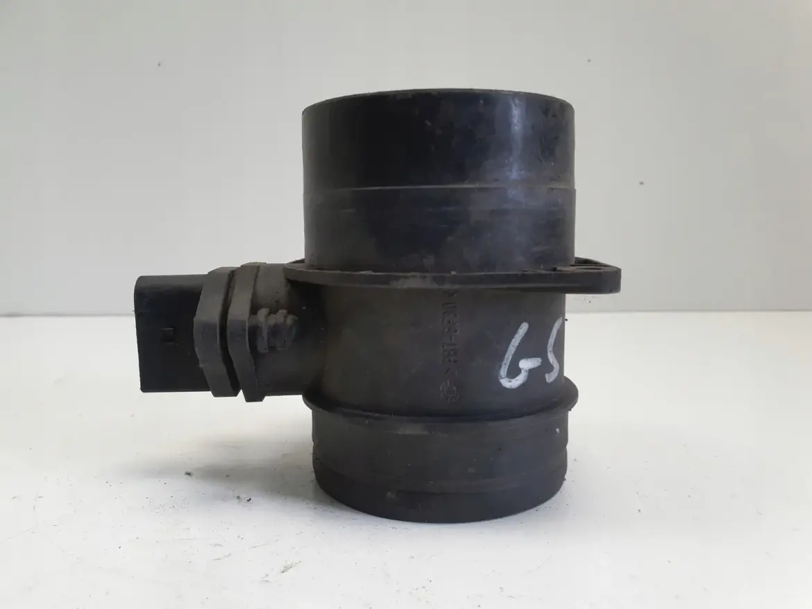 VW Golf V 2.0 TDI PRZEPŁYWOMIERZ POWIETRZA 0281002461 074906461B