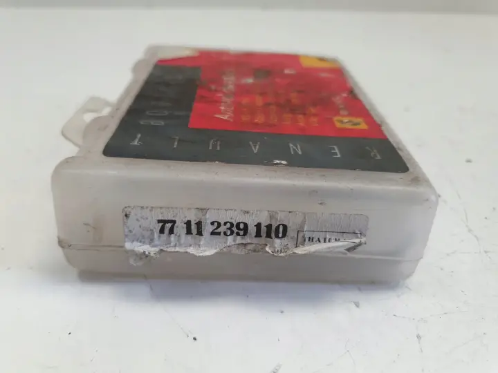 Renault Nissan ZŁODZIEJKI DO KÓŁ Felg Zestaw 4 śrub szpilek 7711239110