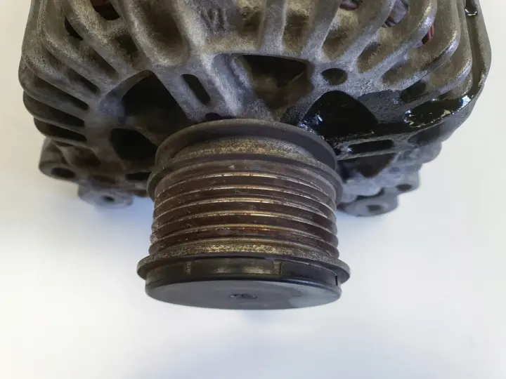 Audi A3 II 8P 1.9 TDI ALTERNATOR Valeo 06F903023C 140A