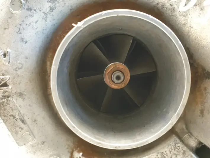 BMW E90 E91 2.0 D TURBOSPRĘŻARKA TURBO