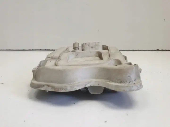 Audi A6 C6 sedan LEWY WKŁAD TYLNEJ LAMPY w Błotnik