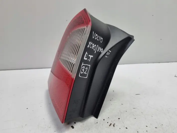 Volvo V70 III XC70 TYLNIA TYLNA LAMPA LEWA lewy tył LED 31395072