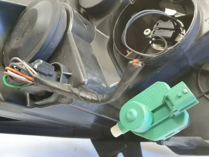 Renault Master III Opel Movano B PRZEDNIA LAMPA PRAWA prawy przód anglik