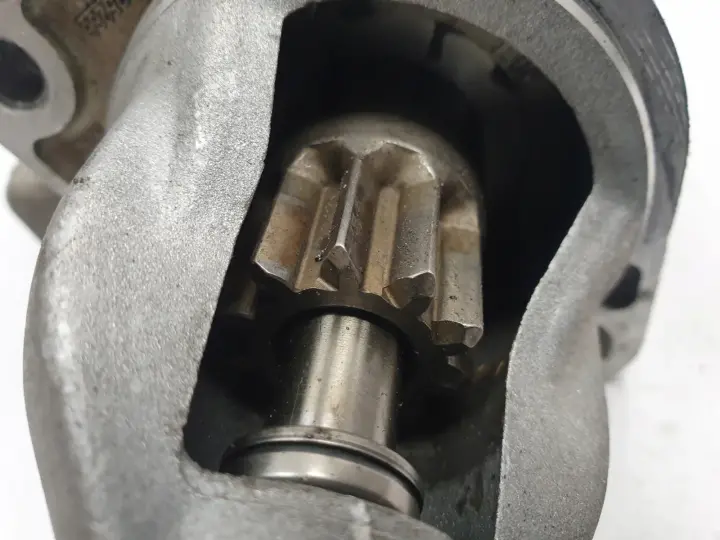 Mercedes W204 6.3 V8 AMG ROZRUSZNIK 0001109273
