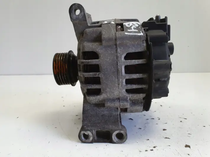 Mercedes W169 1.7 8V ALTERNATOR A2661540802 90A valeo